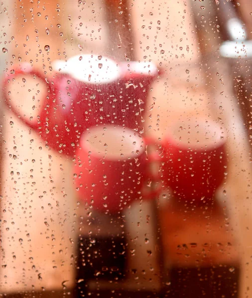 Rainy Day Garden Red Cups Kettle Still Life Water Drops — Stock Photo, Image