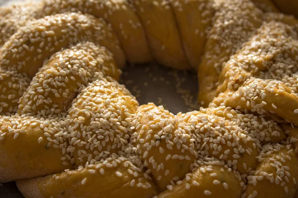 Pão Chalá Cru Fundo Papel Manteiga Israelita Autêntica Comida — Fotografia de Stock