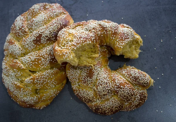 Pan Tradicional Israelita Mesa Gris Auténtica Panadería Oriente Medio Fondo —  Fotos de Stock