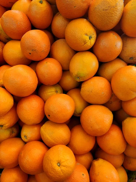 Taze Meyveler Kapanıyor Yerel Pazarda Bir Sürü Sulu Portakal Var — Stok fotoğraf