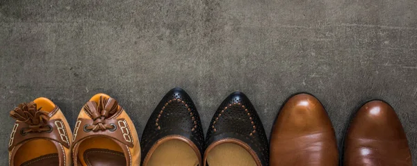 Chaussures Cuir Différentes Couleurs Dans Une Rangée Photo Vue Dessus — Photo