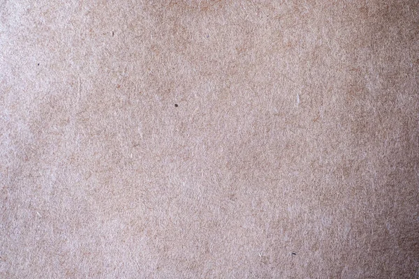 浅褐色的纸板纸 纸张结构具有微小的天然划痕 不均匀性和粗糙性 柔和的阴影和自然光 具有独特图案的表面 — 图库照片