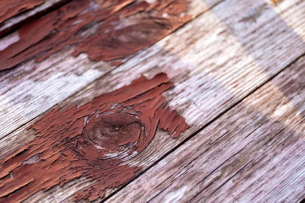 Kırsal ahşap desenli kabuklu, çatlak kahverengi boyalı. Paralel tahtalar, çapraz bileşim.