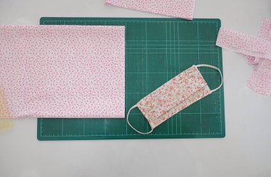 Arkaplan, masa, zemin, yeşil süsleme, çiçek deseni, hijyen maskesi, beyaz ışık, boş kopya alanı