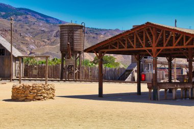 Batı, Tabernas Çölü, Almerya, Endülüs, İspanya 'da Minihollywood' da çekilmiştir.