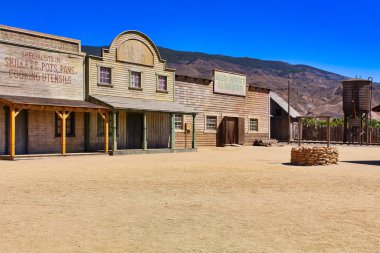 Batı, Tabernas Çölü, Almerya, Endülüs, İspanya 'da Minihollywood' da çekilmiştir..
