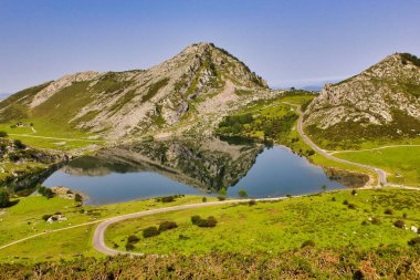 Covadonga gölleri, Picos de europa, doğal park, Asturias.