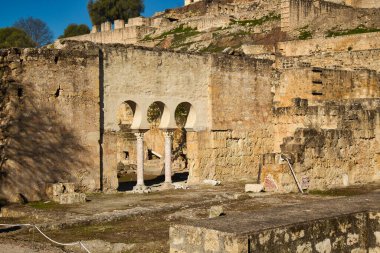 Medine Azahara arkeolojik topluluğu, kemerli kapının detayları, Cordoba, Endülüs, İspanya.