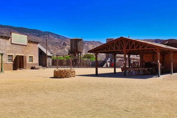 Batı, Tabernas Çölü, Almerya, Endülüs, İspanya 'da Minihollywood' da çekilmiştir..