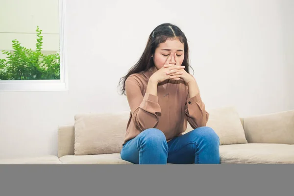 Een Aziatische Vrouw Ziek Depressie Zorgen Werk Gezondheid Gezinsproblemen Concept — Stockfoto