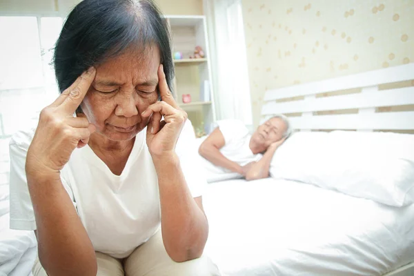 Starší Ženy Nemohou Spát Mají Stres Zdravotní Problémy Výkyvy Nálad — Stock fotografie