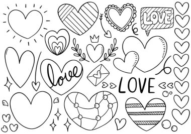 Beyaz arkaplana izole edilmiş el çizimi karalama kalpleri koleksiyonu