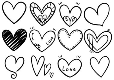 Beyaz arkaplana izole edilmiş el çizimi karalama kalpleri koleksiyonu