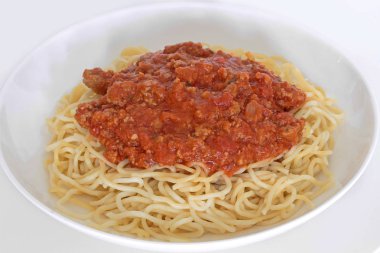 Tabak spagetti bolognaise ile