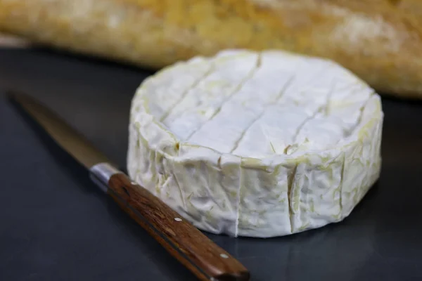 Camembert Французький Сир Аркуші Багеті — стокове фото