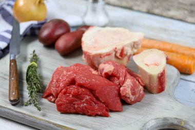 Burginyon ve sebzeli sığır eti.