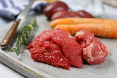 Burginyon ve sebzeli sığır eti.