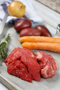 Burginyon ve sebzeli sığır eti.