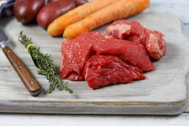 Burginyon ve sebzeli sığır eti.