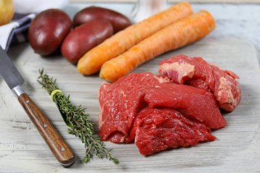 Burginyon ve sebzeli sığır eti.