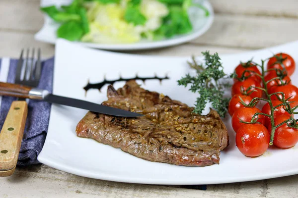 Gegrilde Biefstuk Kerstomaten — Stockfoto