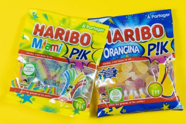 Bir paket Miami ve Orangina aromalı şeker.