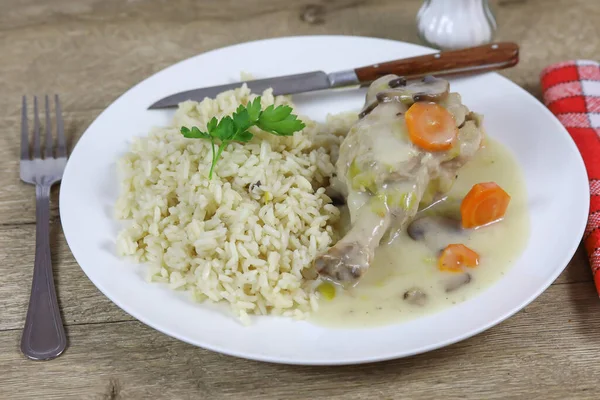 Tabakta hindi ve pirinç güveci