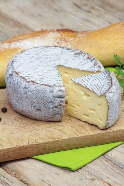 Kesme tahtasındaki Savoie mezarı