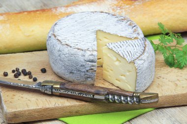 Kesme tahtasındaki Savoie mezarı