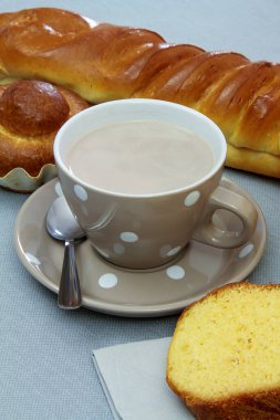 Masadaki Fransız kahvaltısı.