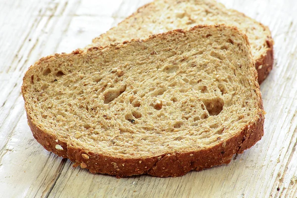 Sneetjes Brood Een Houten Tafel — Stockfoto