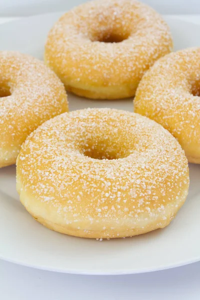 Несколько Сахарных Пончиков Тарелке — стоковое фото