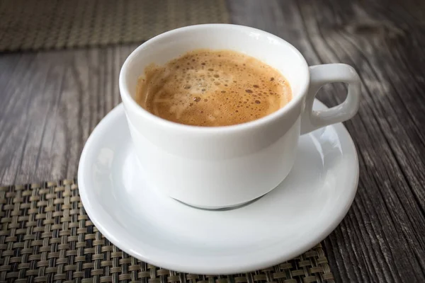 Tasse Kaffee Auf Einem Tisch — Stockfoto