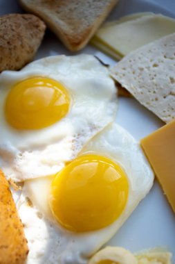 beyaz arkaplanda kırmızı biber