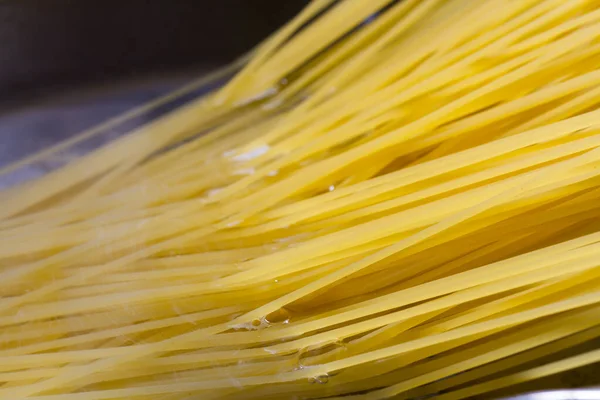 Spaghetti Gotowanie Patelni — Zdjęcie stockowe