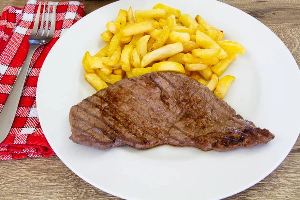 Steak Und Pommes Vom Grill Auf Einem Teller — Stockfoto