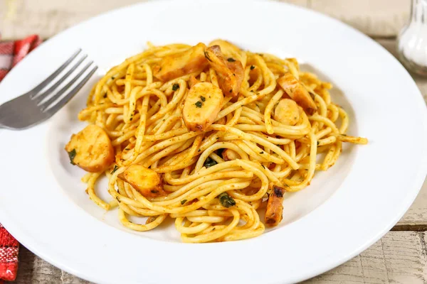 Piatto Spaghetti Con Calamaro Tavolo — Foto Stock