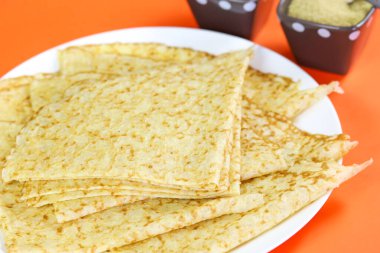 Masadaki Breton krepleri