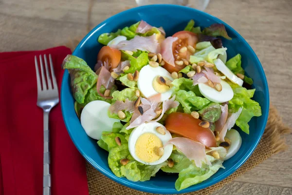 Salada Mista Com Uma Chapa — Fotografia de Stock