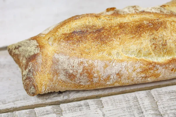 Baguette Pan Francés Sobre Una Mesa Madera —  Fotos de Stock