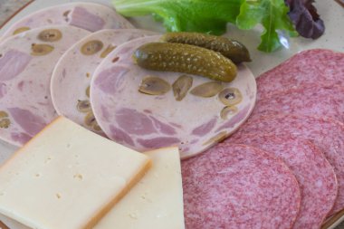 Tahtada soğuk pirzola