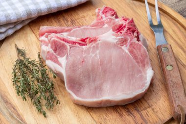 Tabakta domuz pirzolası