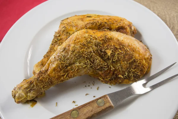 Kaki Ayam Dengan Herbal Piring — Stok Foto