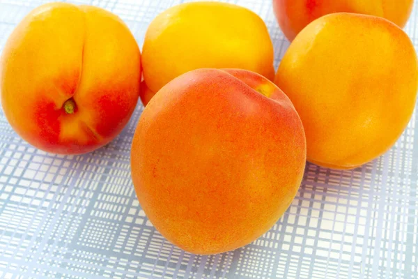 Raw Apricot Table — Stock Photo, Image