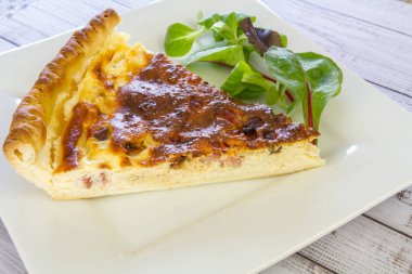 Tabakta bir dilim kiş