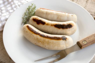 Tabakta kızartılmış beyaz puding