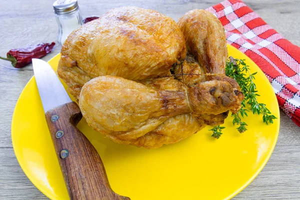 Ayam Panggang Atas Papan — Stok Foto