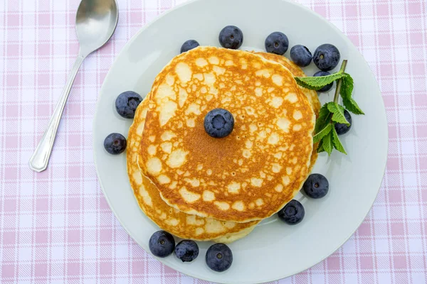 Blaubeer Pfannkuchen Auf Einem Teller — Stockfoto