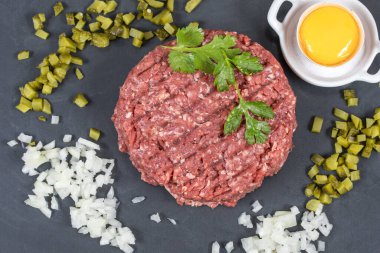 Biftekli tartarlı biftek.