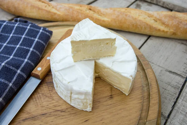 Brie Cutting Board — Stock Photo, Image